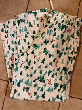 Old Navy White Holiday Tree Print Jogger Pants